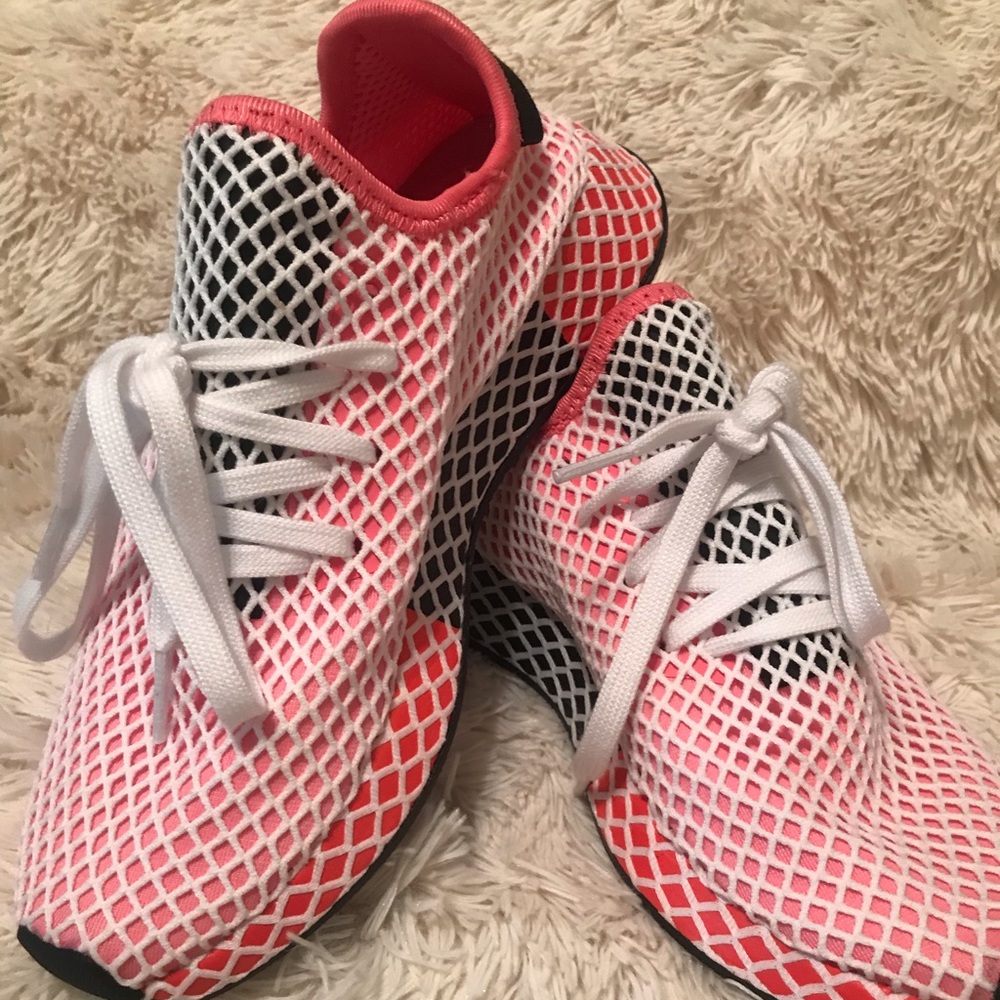 Adidas tennis shoes size 7.5